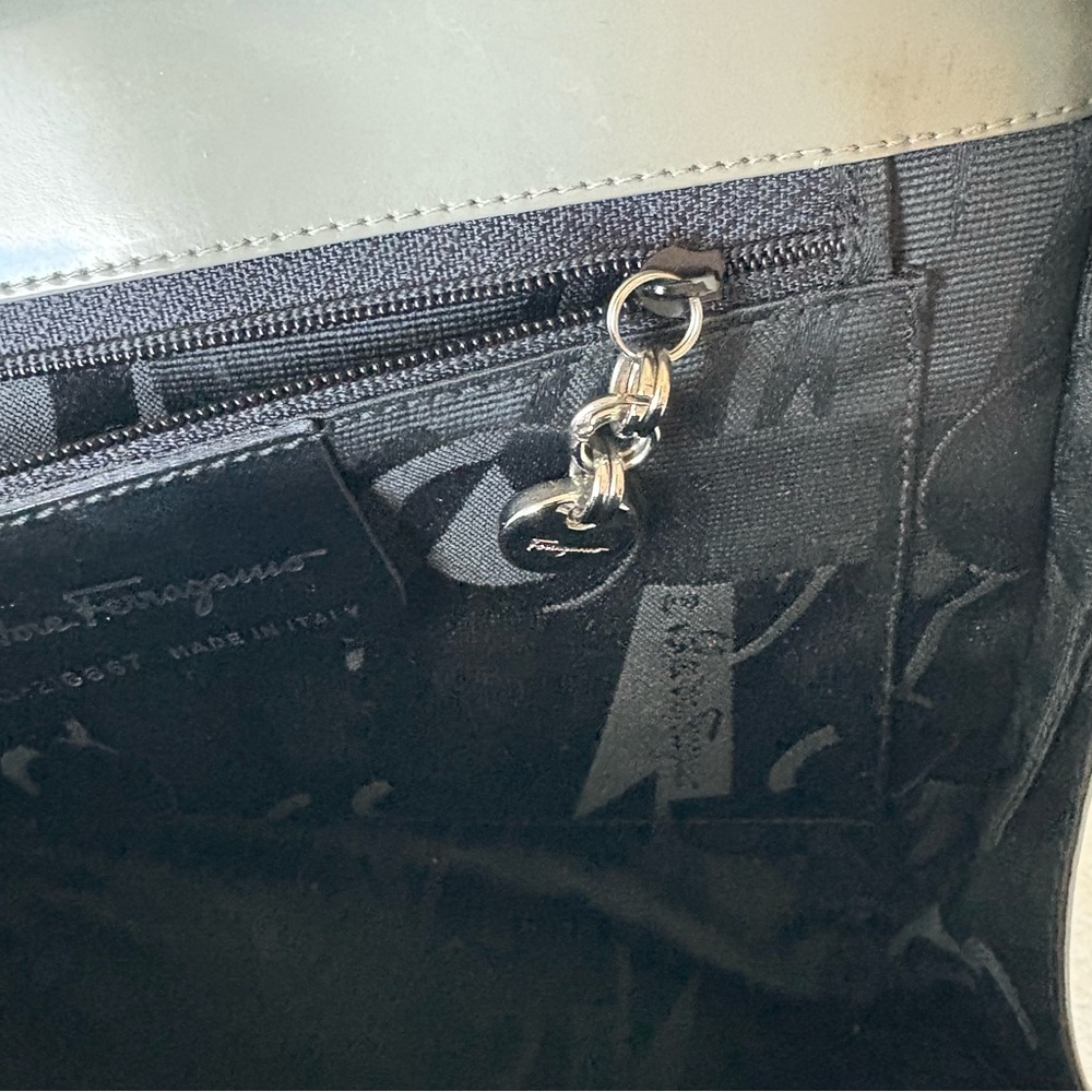 👜 Salvatore Ferragamo Vintage Box Crossbody Bag – Grey Leather - Picture 11 of 11